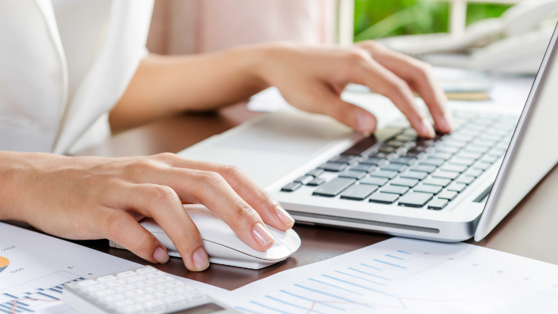 Las prestaciones de maternidad y jubilación se podrán solicitar online